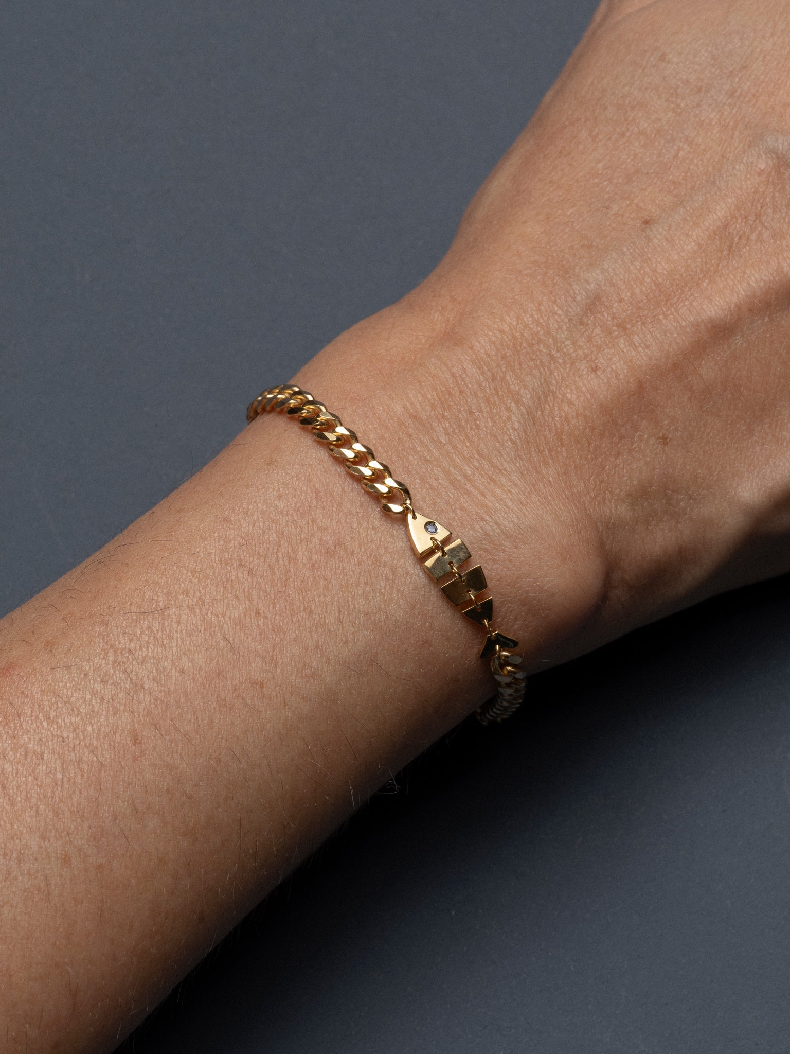 Dagén Bracelet — silver fish charm bracelet — Jewish symbol jewelry — Oriya Jewels