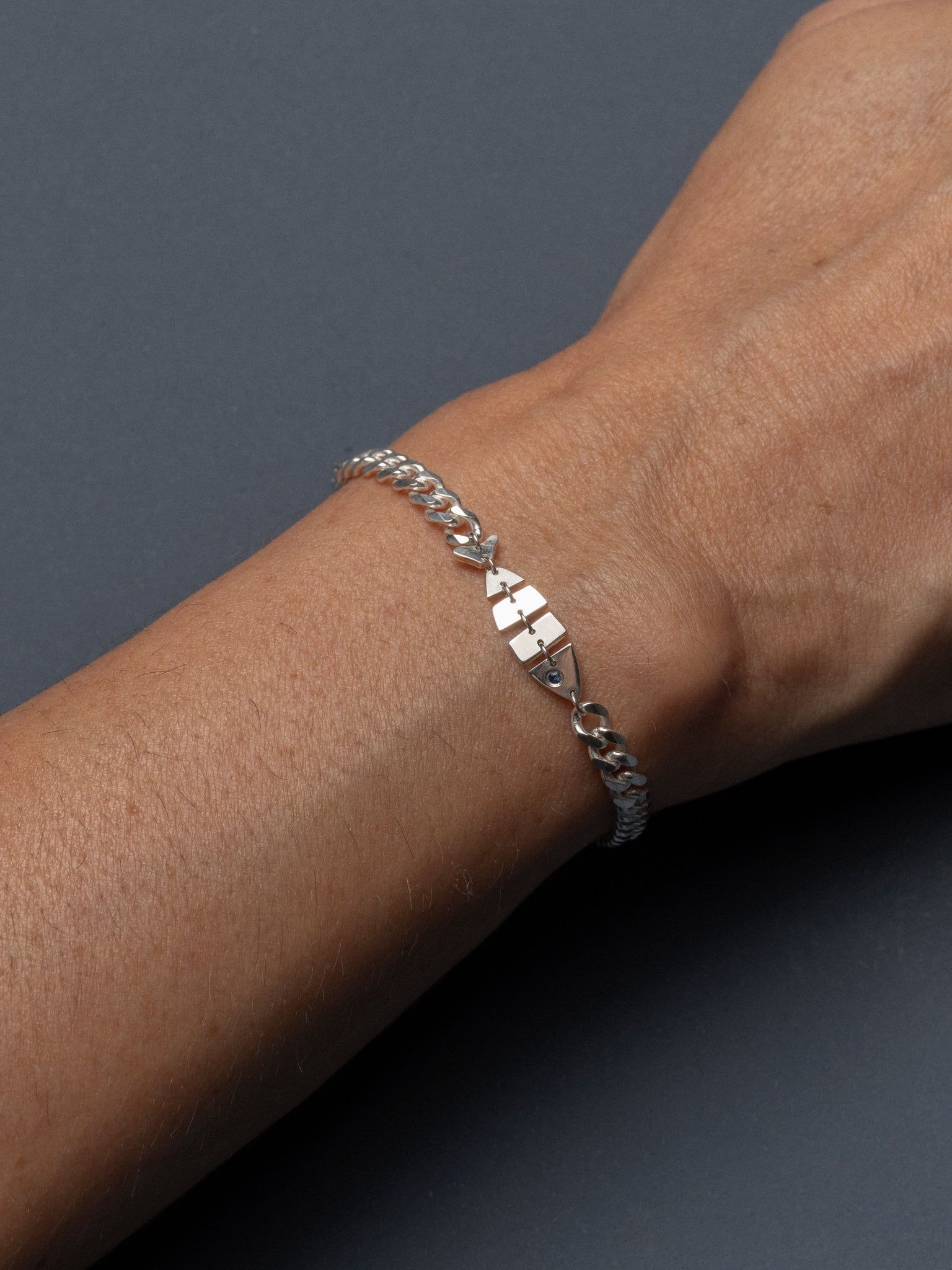 Dagén Bracelet — silver fish charm bracelet — Jewish symbol jewelry — Oriya Jewels